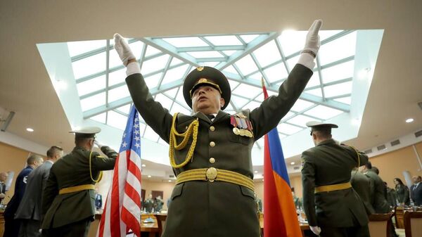 Почетный караул на торжественном заседании, посвященном 20-летию партнерства Армения-Канзас (23 июня 2023). Еревaн - Sputnik Армения