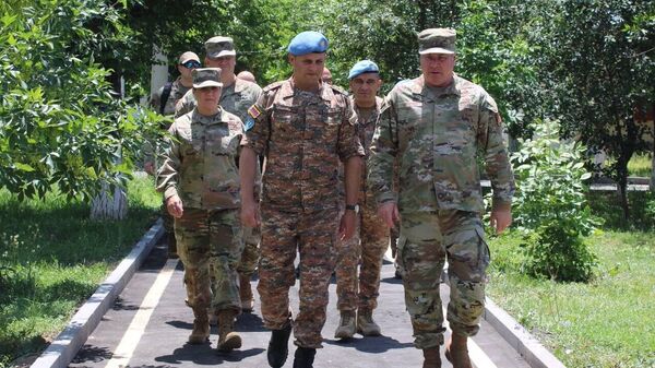 Комендант Национальной гвардии, бригадный генерал армии США Майкл Венерди посетил учебный центр бригады Зар (27 июня 2023) - Sputnik Армения