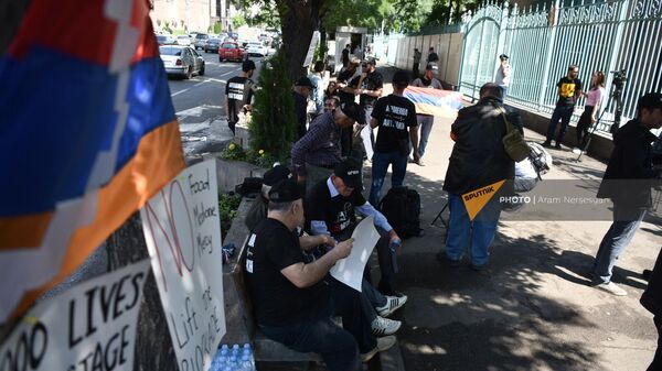 Акция у посольства Франции в Ереване - Sputnik Армения