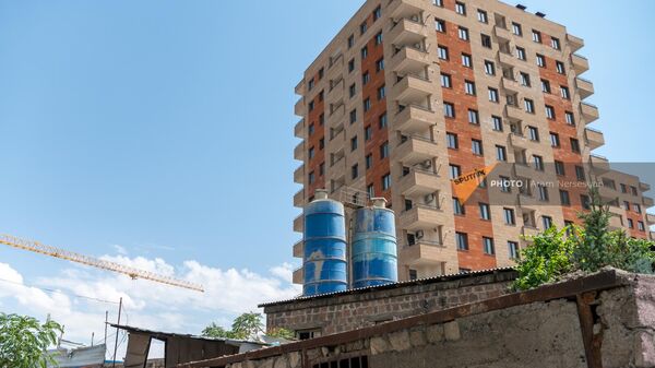 Бетонный узел у жилого здания в Ереване - Sputnik Армения
