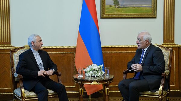 Президент Ваагн Хачатурян принял Чрезвычайного и полномочного посла Ирана в РА Аббаса Бадахшана Зохури, завершающего свою миссию в республике (3 июля 2023). Еревaн - Sputnik Армения