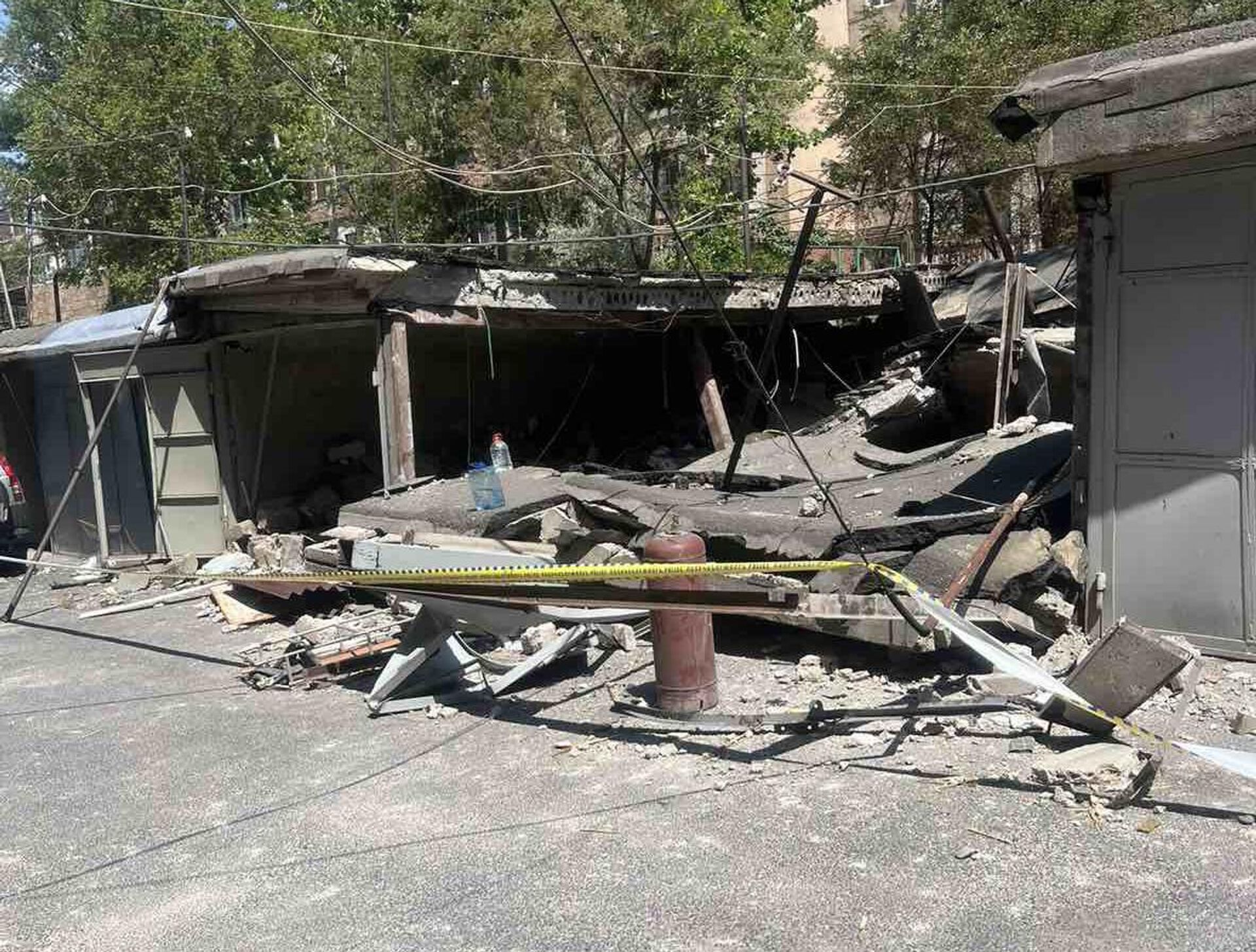 Последствия взрыва в одном из жилых домов на проспекте Комитаса (3 июля 2023). Еревaн - Sputnik Արմենիա, 1920, 04.07.2023