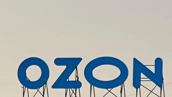 Вывеска интернет-магазина Ozon - Sputnik Армения
