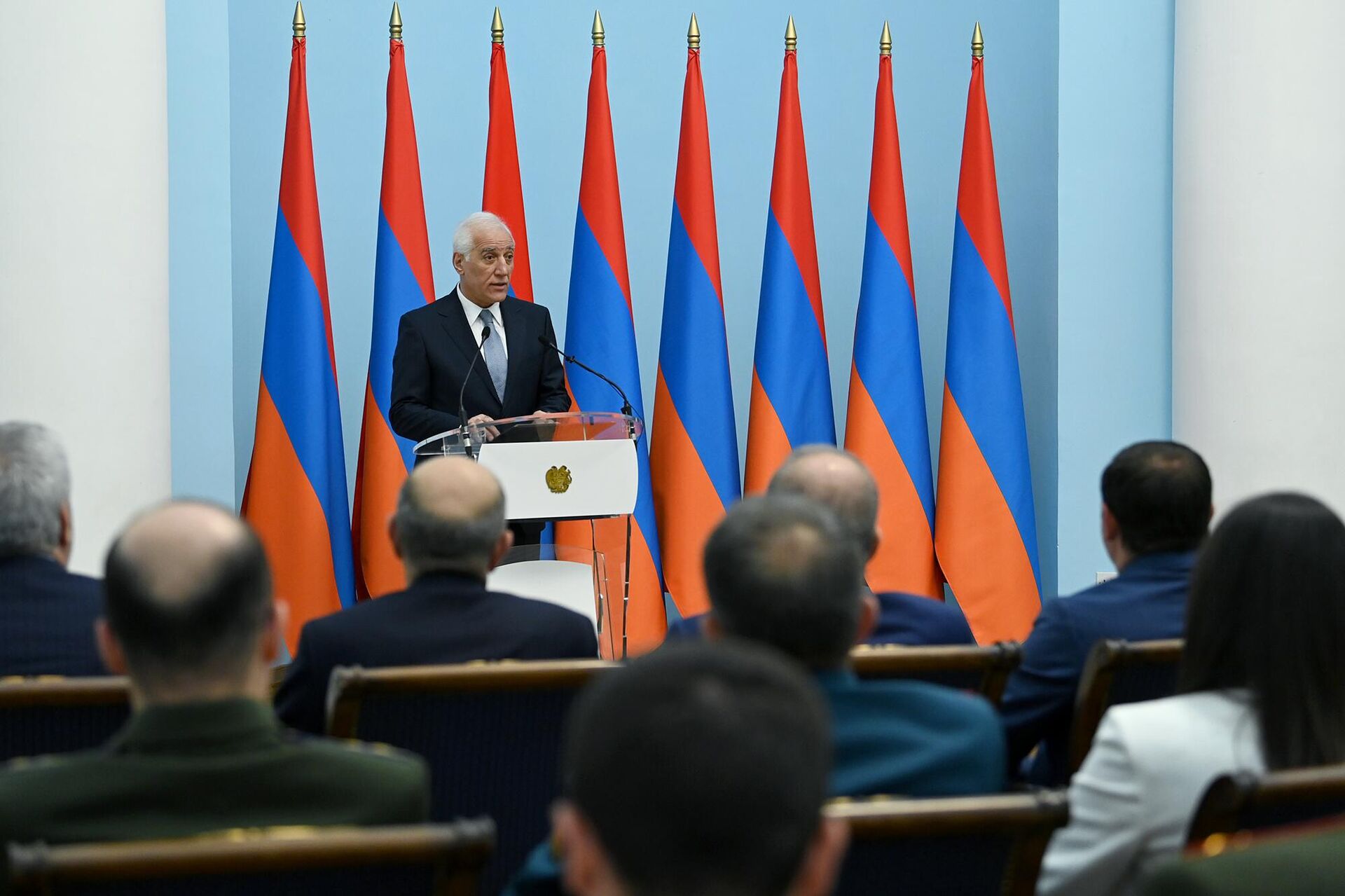 Президент Ваагн Хачатурян на церемонии присвоения высоких званий по случаю Дня Конституции (5 июля 2023). Еревaн Президент Ваагн Хачатурян на церемонии присвоения высоких званий по случаю Дня Конституции (5 июля 2023). Еревaн - Sputnik Արմենիա, 1920, 05.07.2023