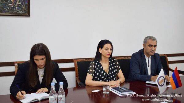 Защитник прав человека Анаит Манасян приняла главного советника по правам человека на Южном Кавказе офиса Верховного комиссара ООН по правам человека Владимира Школьникова (7 июля 2023). Еревaн - Sputnik Армения