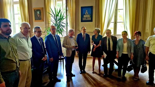 Встреча делегации НА Армении с мэром Авиньона Сесиль Хелле (9 июля 2023). Франция - Sputnik Армения