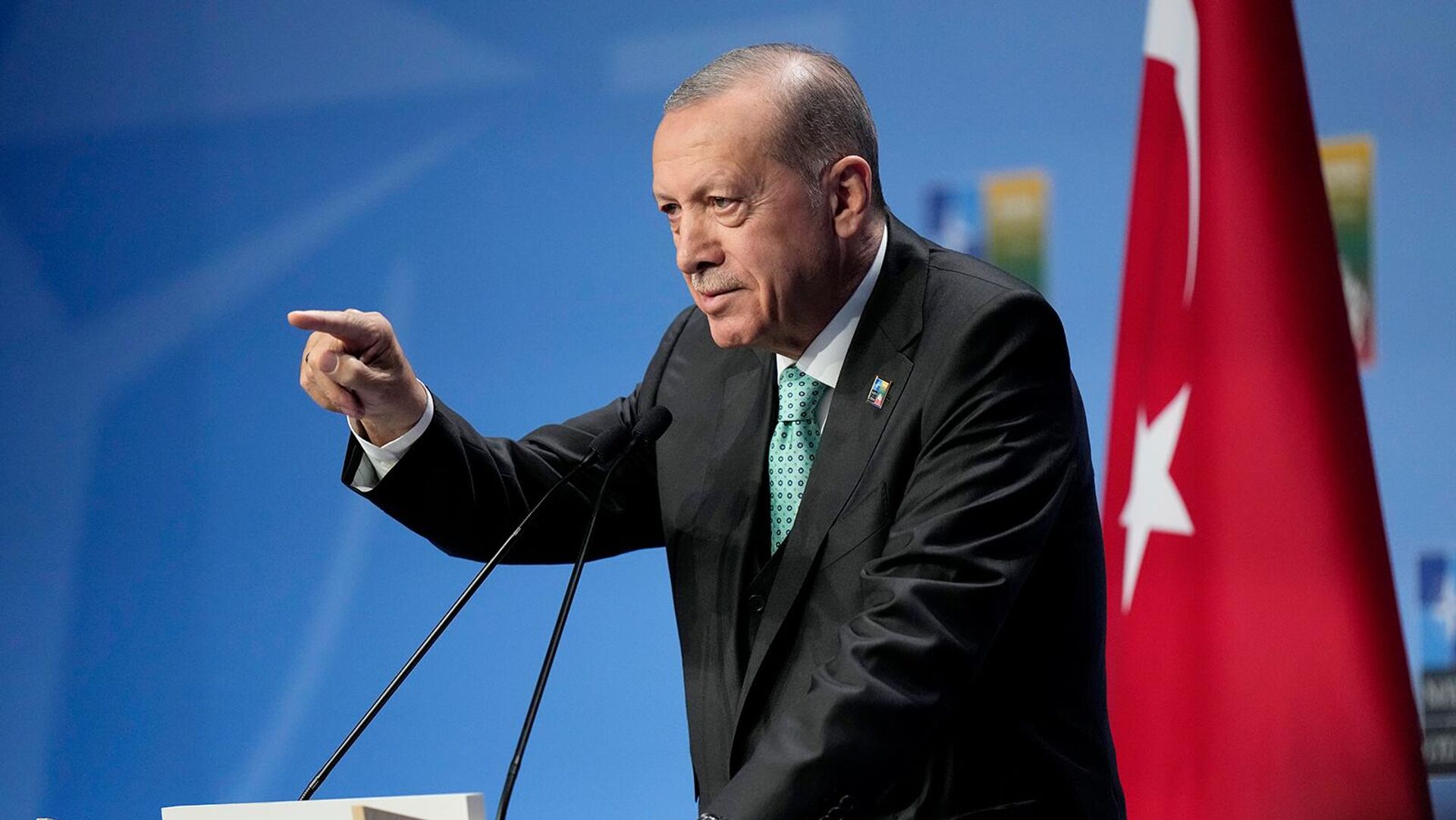 Президент Турции Реджеп Тайип Эрдоган выступает на пресс-конференции во время саммита НАТО (12 июля 2023). Вильнюс - Sputnik Армения, 1920, 13.07.2023