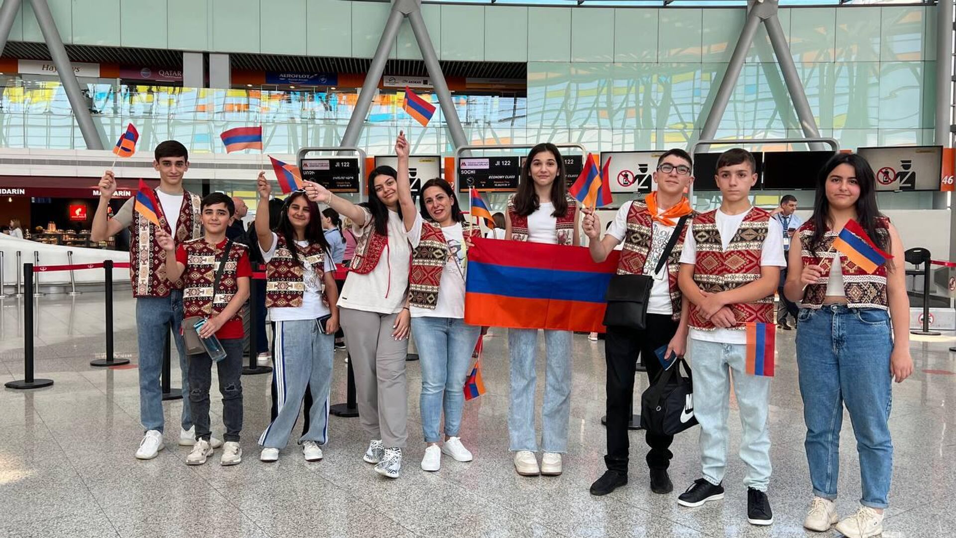 8 армянских школьников отправляются в международный детский лагерь Артек при поддержке Русского дома в Армении - Sputnik Армения, 1920, 13.07.2023