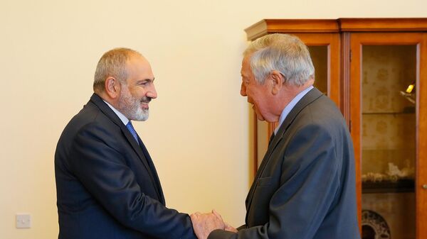 Ֆրանսուա Ռոշբլուան հանդիպել է ՀՀ վարչապետ Նիկոլ Փաշինյանի հետ - Sputnik Արմենիա