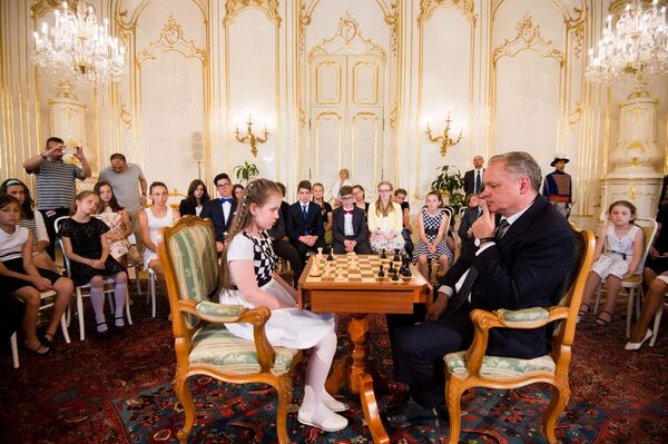 Президент Словакии Андрей Киска во время игры в шахматы, 2017 год. - Sputnik Армения