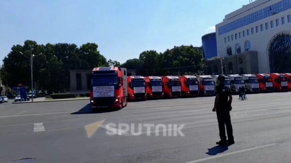 Грузовики двинулись из Еревана для доставки гуманитарной помощи в Нагорный Карабах - Sputnik Армения