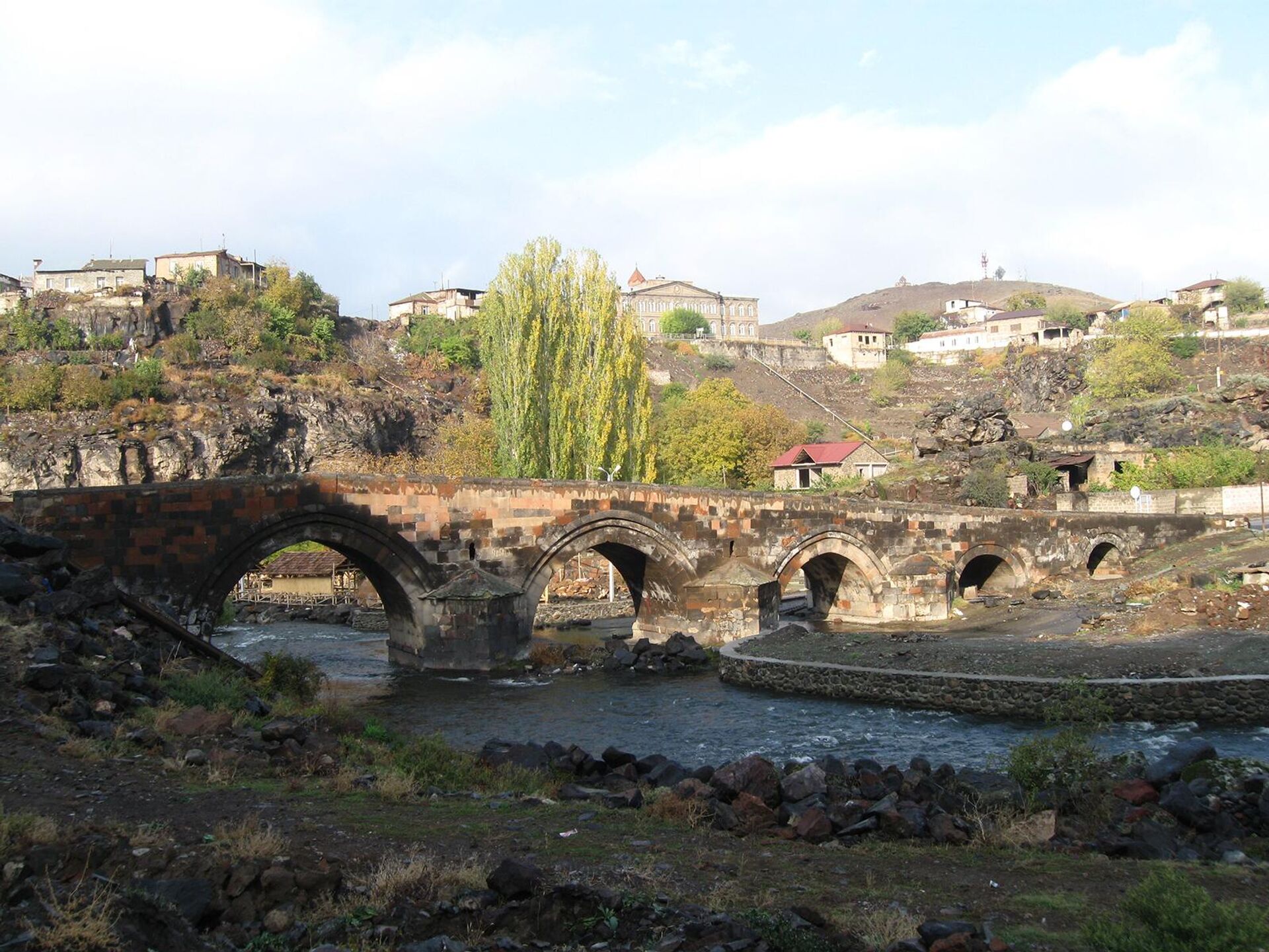 Средневековый мост над рекой Касах - Sputnik Армения, 1920, 28.07.2023