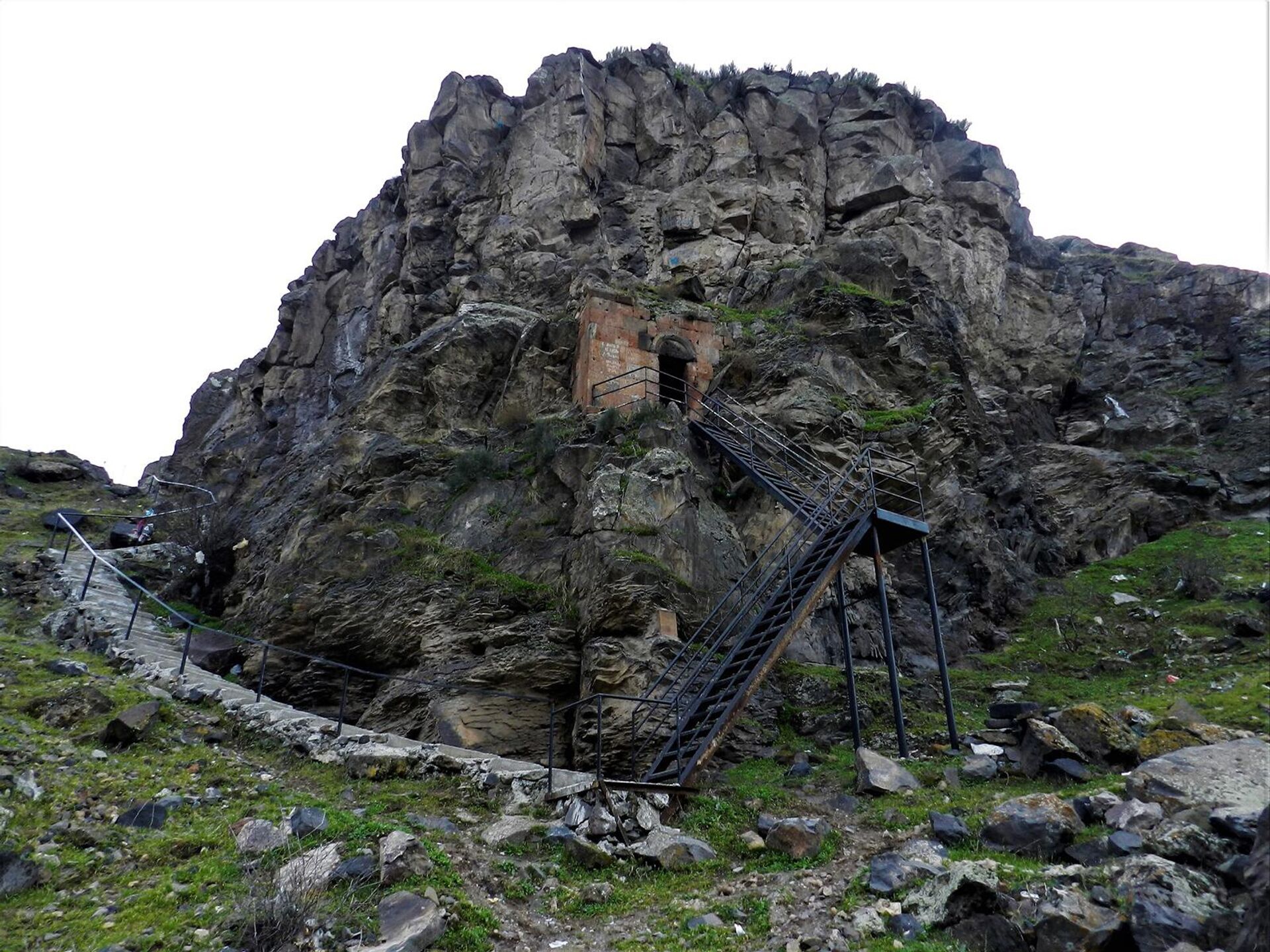 Пещера-святыня  Сурб Саргиса - Sputnik Армения, 1920, 28.07.2023