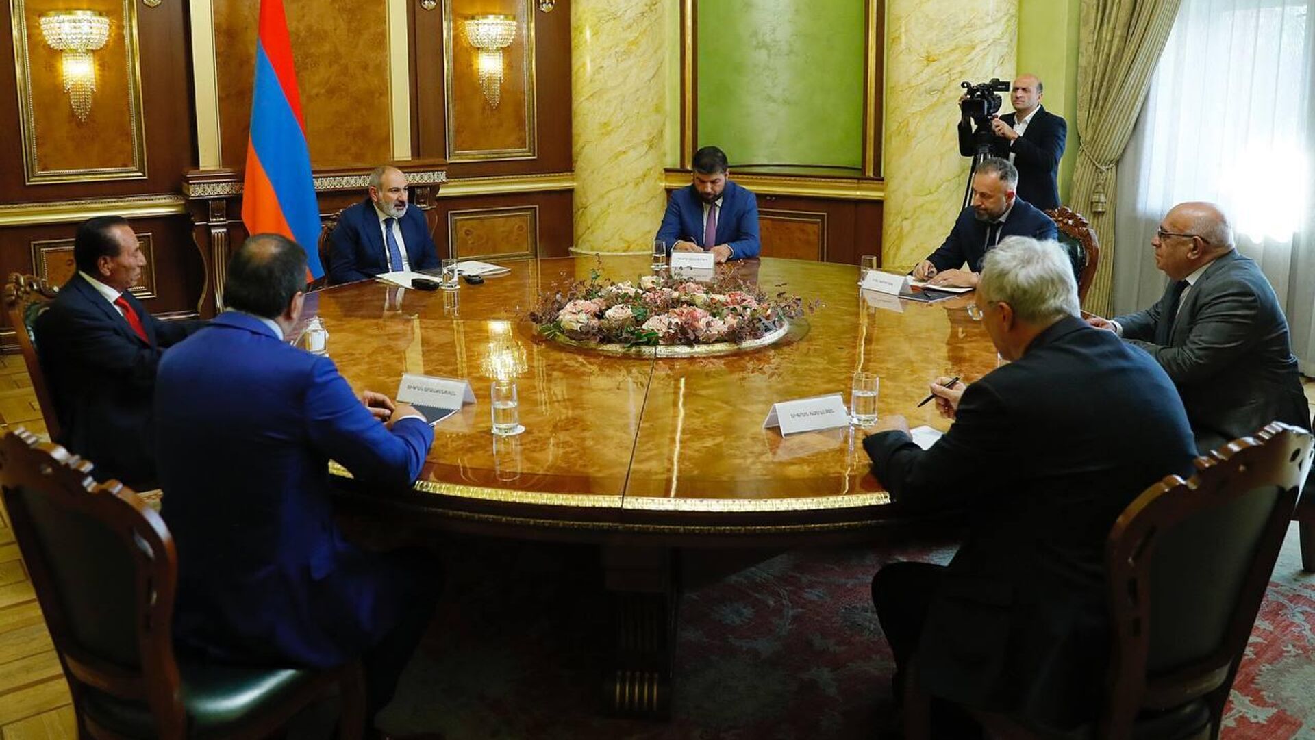 Премьер-министр Никол Пашинян встретился с лидерами партий, участвующих в консультативном совещании по сотрудничеству с внепарламентскими политическими силами (27 июля 2023). Еревaн - Sputnik Армения, 1920, 27.07.2023