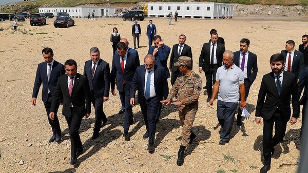 Премьер-министр Никол Пашинян ознакомился со строительством военных казарм нового типа - Sputnik Արմենիա