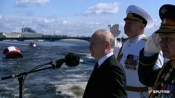 Путин поздравил экипажи кораблей-участников парада в Петербурге с Днем ВМФ - Sputnik Армения
