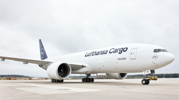 Lufthansa Cargo–ի օդանավը «Զվարթնոց» օդանավակայանում - Sputnik Արմենիա