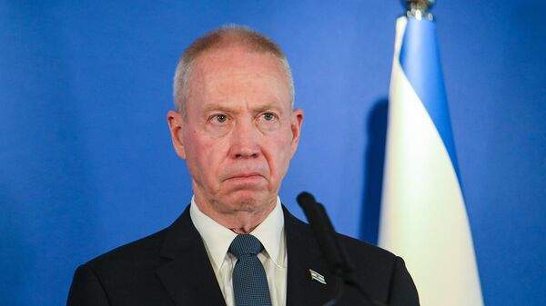 Министр обороны Израиля Йоав Галлант выступает с заявлением для прессы (9 марта 2023). Тель-Авив - Sputnik Армения