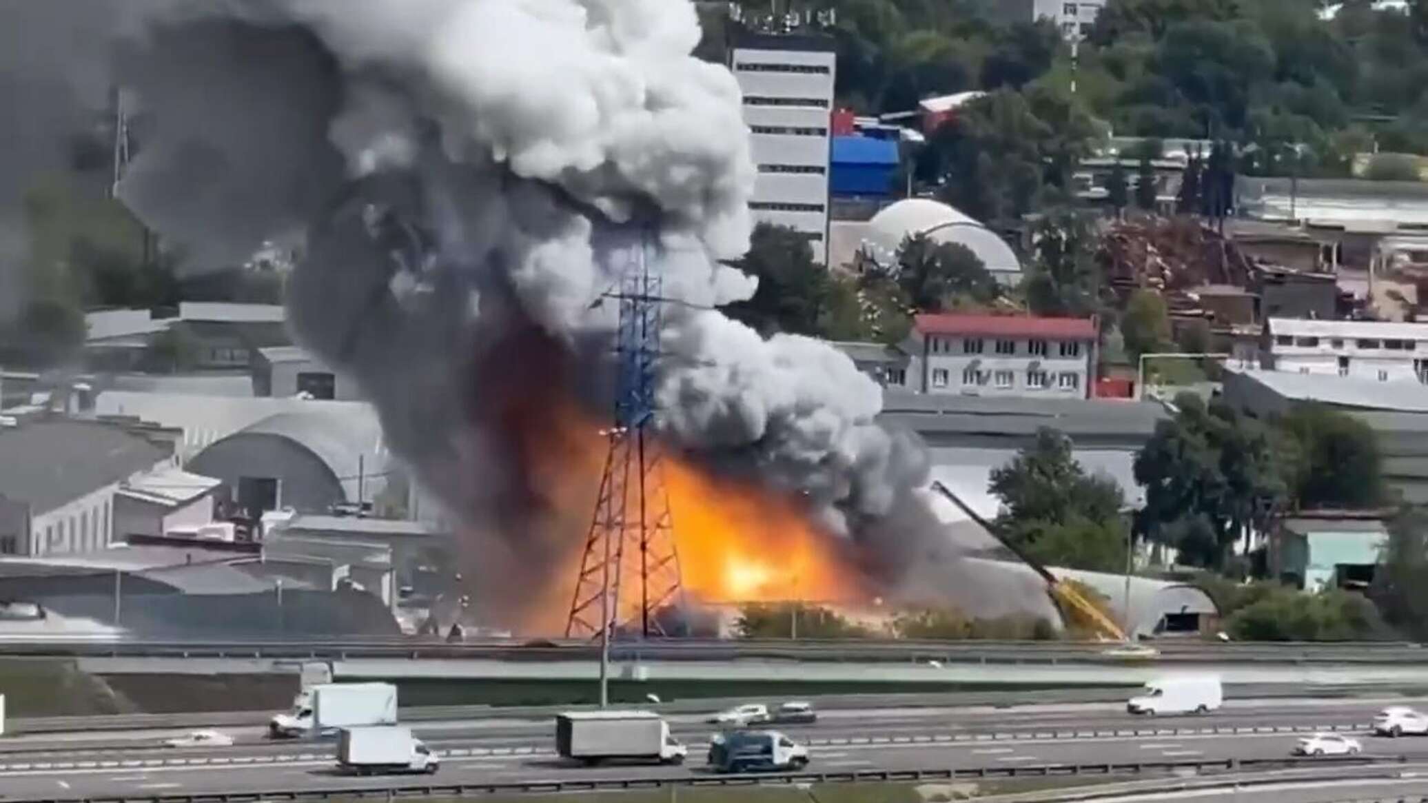 Пожар в люберцах. Пожар. Пожар в Москве. Пожар на складе в Подмосковье. Пожар в Леруа Мерлен.