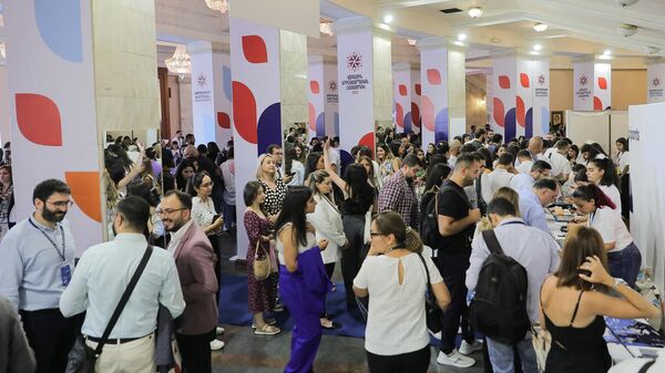 Стартовал Национальный молодежный форум, в котором принимают участие 600 молодых армян Диаспоры в возрасте 18-35 лет из более чем 50 стран мира (1 августа 2023). Еревaн - Sputnik Армения