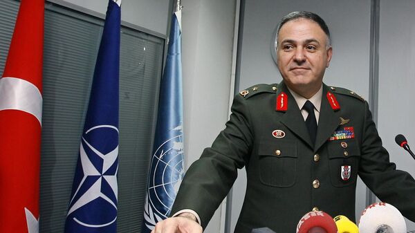 Генерал Метин Гурак выступает во время брифинга (27 марта 2009). Анкарa - Sputnik Армения
