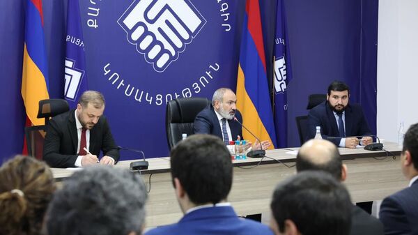 Заседание инициативной группы партии Гражданский договор под председательством премьер-министра Никола Пашиняна (3 августа 2023). Еревaн - Sputnik Армения