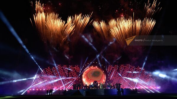 Красочное шоу на церемонии открытия Панармянских игр (5 августа 2023). Гюмри - Sputnik Армения