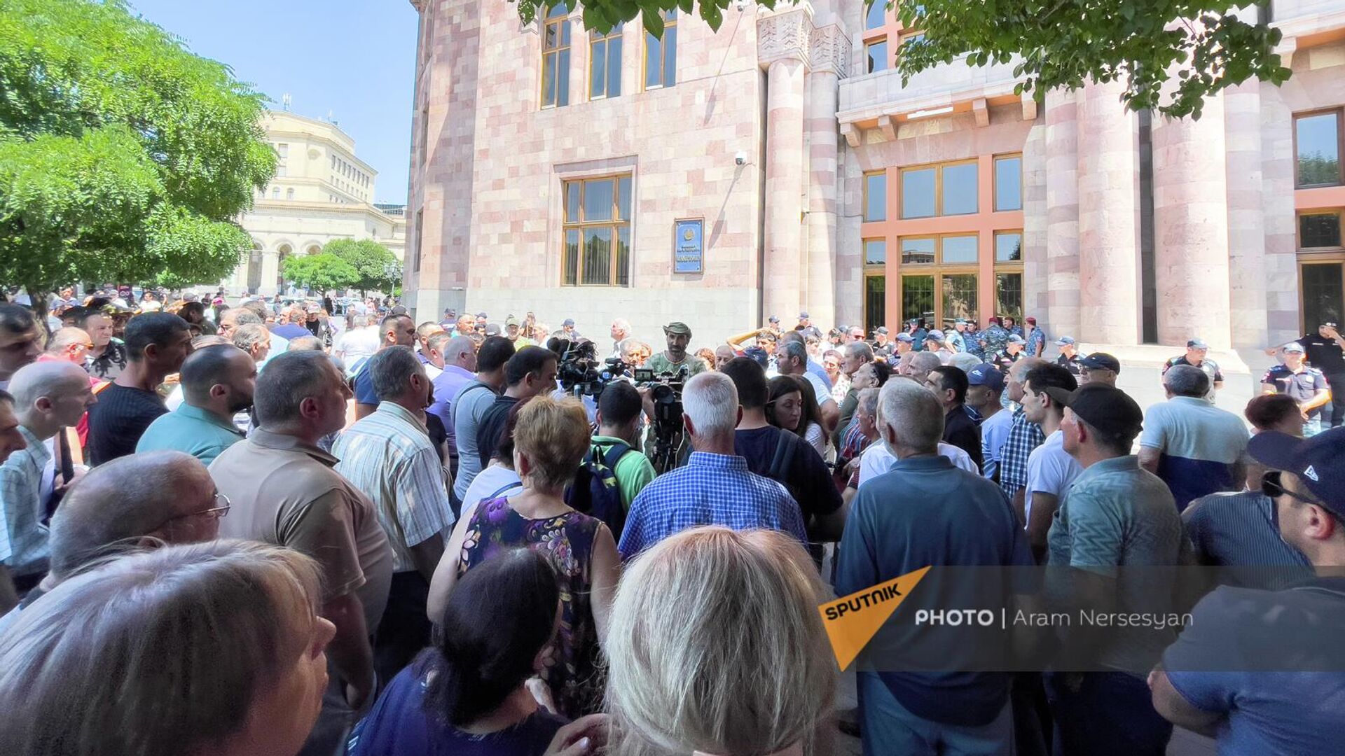 Акция протеста участников карабахской войны у здания Правительства (8 августа 2023). Еревaн - Sputnik Армения, 1920, 08.08.2023