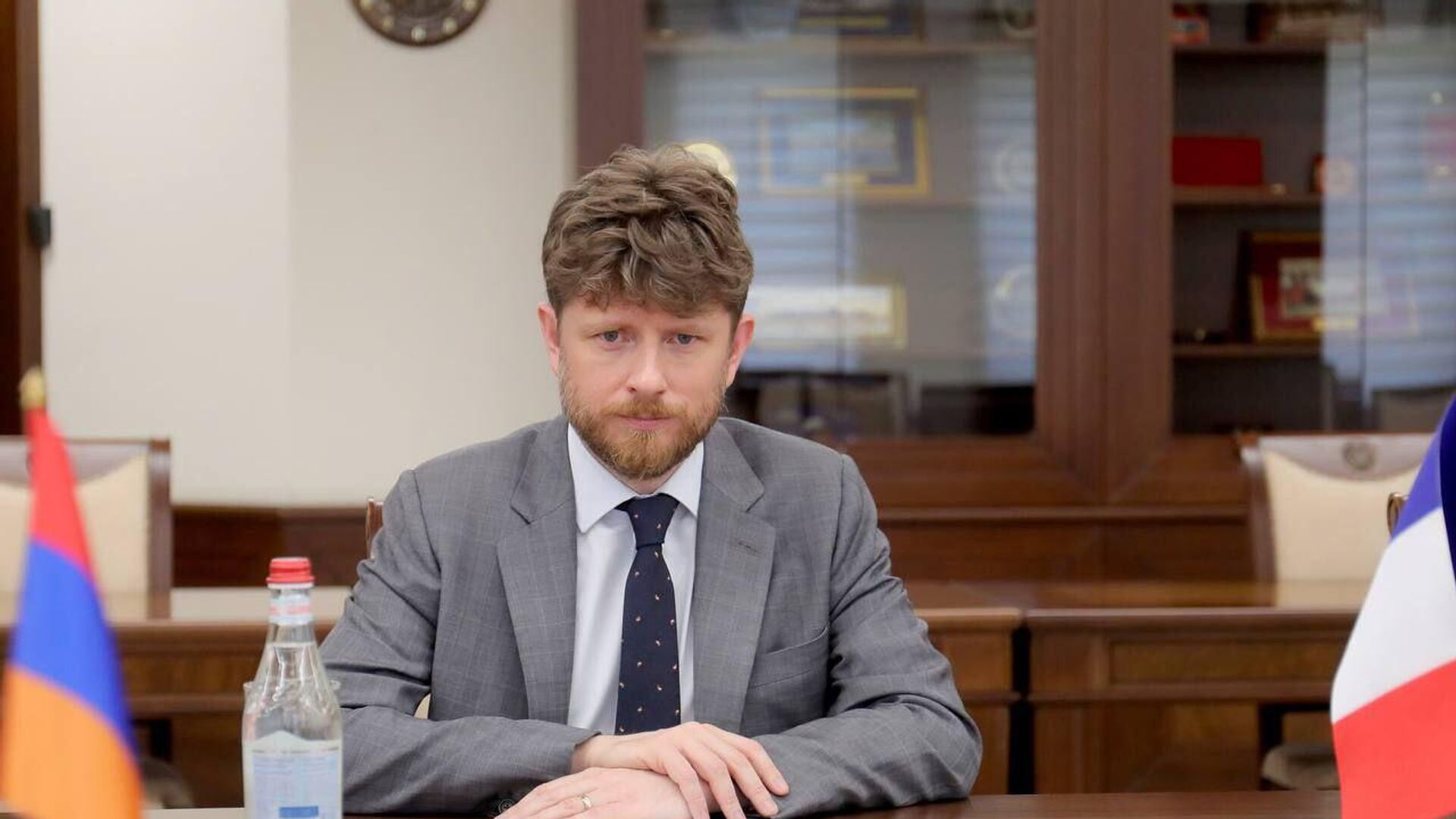 Министр обороны Сурен Папикян принял нового Чрезвычайного и полномочного посла Франции Оливье Декоттиньи и нового военного атташе, подполковника Арно Эли (9 августа 2023). Еревaн Министр обороны Сурен Папикян принял нового Чрезвычайного и полномочного посла Франции Оливье Декоттиньи и нового военного атташе, подполковника Арно Эли (9 августа 2023). Еревaн - Sputnik Армения, 1920, 12.08.2023