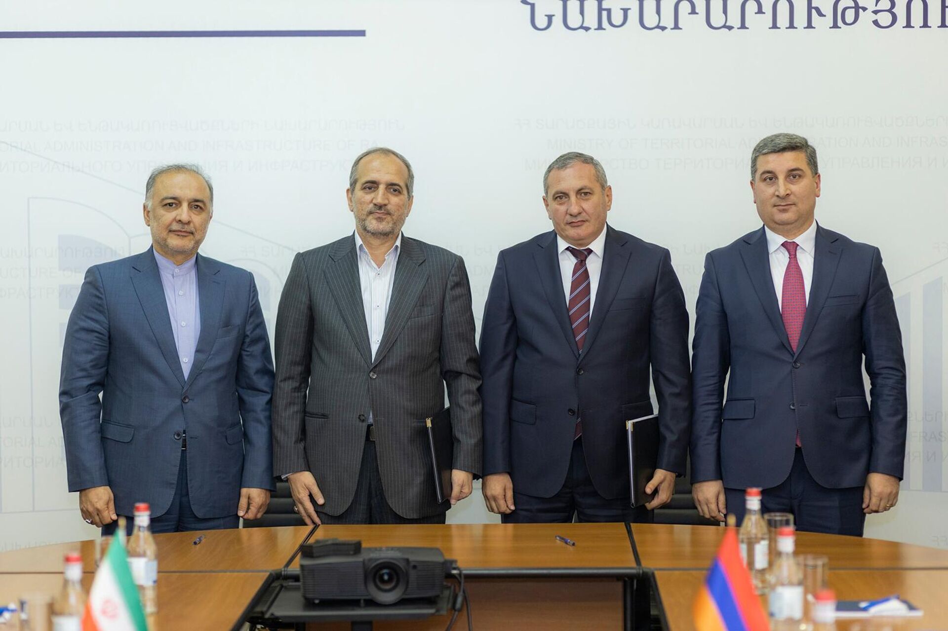 Гендиректор ЗАО Ереван ТЭС Арам Казарян и замминистра нефти Ирана, директор Национальной газовой компании Маджид Чегени подписали продление договора Газ в обмен на электроэнергию и увеличении объемов договора (10 августа 2023). Еревaн Гендиректор ЗАО Ереван ТЭС Арам Казарян и замминистра нефти Ирана, директор Национальной газовой компании Маджид Чегени подписали продление договора Газ в обмен на электроэнергию и увеличении объемов договора (10 августа 2023). Еревaн - Sputnik Արմենիա, 1920, 10.08.2023
