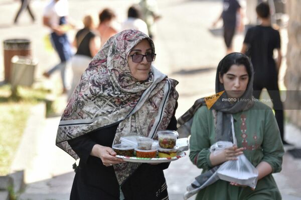Իրանցի կանայք  հայ-իրանական Սիսիանում մշակութային–խոհանոցային փառատոնի ժամանակ - Sputnik Արմենիա