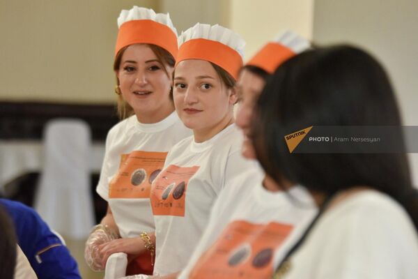 Հայ-իրանական մշակութային–խոհանոցային փառատոնի մասնակիցները Սիսիանում - Sputnik Արմենիա