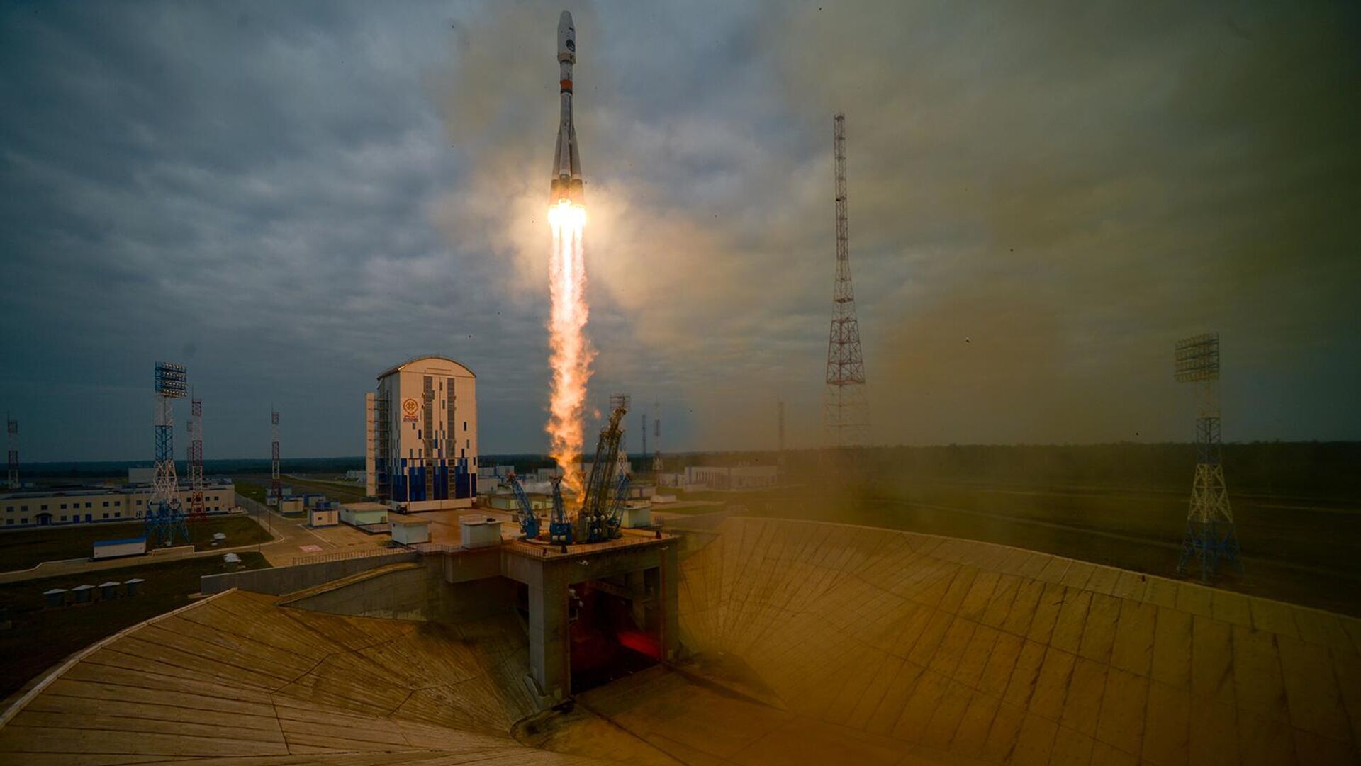 Запуск ракеты-носителя Союз-2.1б с разгонным блоком Фрегат и автоматической станцией Луна-25 с космодрома Восточный (11 августа 2023). Амурская область - Sputnik Армения, 1920, 01.09.2023