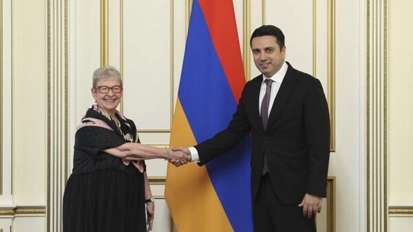Председатель НС Ален Симонян принял главу делегации ЕС в Армении, посла Андреа Викторин, завершающую свою дипломатическую миссию в нашей республике (15 августа 2023). Еревaн - Sputnik Армения