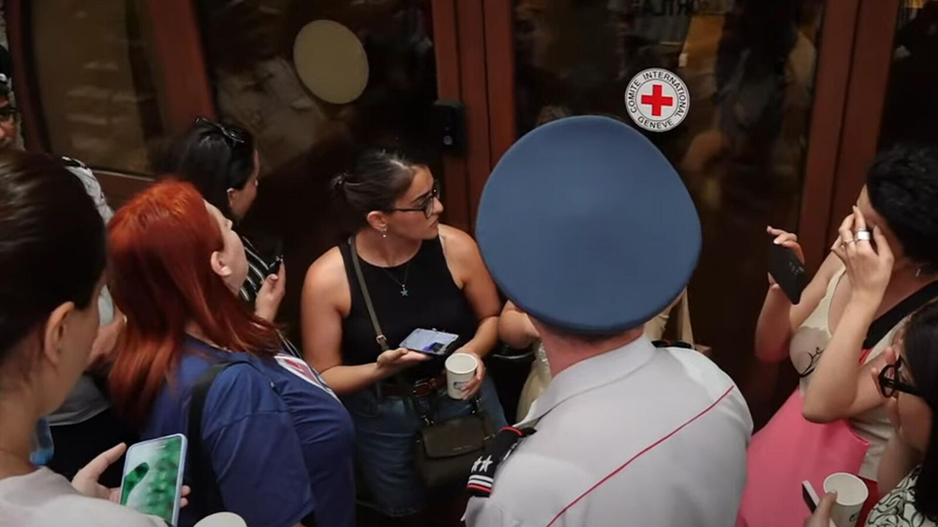 Акция протеста у офиса Мждународного Красного Креста (18 августа 2023). Еревaн - Sputnik Армения, 1920, 18.08.2023