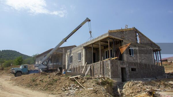 Строящиеся дома в новом квартале села Шурнух, Сюникская область - Sputnik Армения