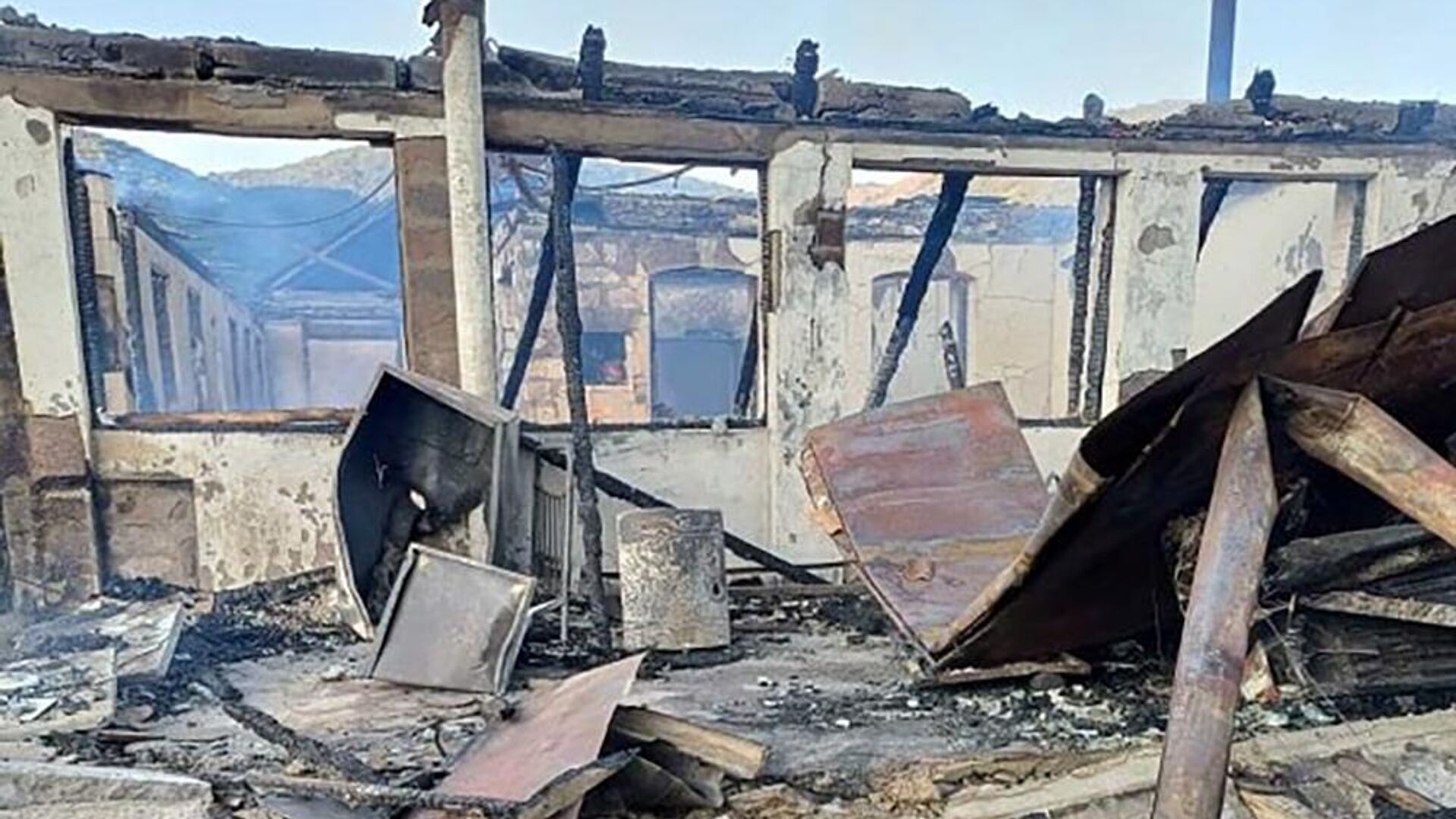 Последствия пожара в жилом доме в селе Барекамаван (23 августа 2023). Тавуш - Sputnik Армения, 1920, 23.08.2023