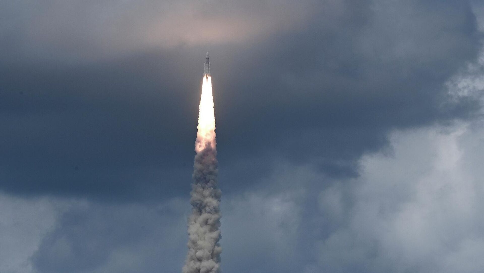 Ракета Индийской организации космических исследований (ISRO) с космическим кораблем Чандраян-3 стартует с космического центра Сатиш Дхаван в Шрихарикоте (14 июля 2023). Индия - Sputnik Армения, 1920, 04.09.2023