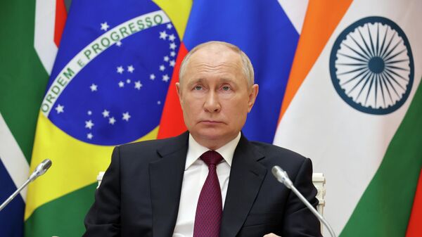 Президент РФ Владимир Путин в режиме видеоконференции принимает участие в XV саммите БРИКС (23 августа 2023). Москва - Sputnik Армения