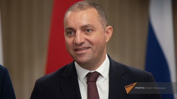 Министр экономики Ваан Керобян на брифинге (25 августа 2023). Еревaн - Sputnik Արմենիա