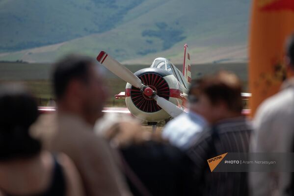 Зрители на авиашоу Air Fest  - Sputnik Армения