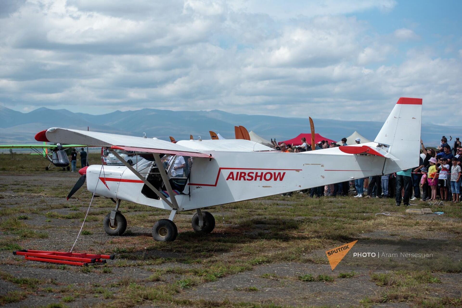 Самолет, который участвовал в первом авиашоу Air Fest в Карабахе, на авиашоу Air Fest (26 августа 2023). Степанаван - Sputnik Արմենիա, 1920, 27.08.2023