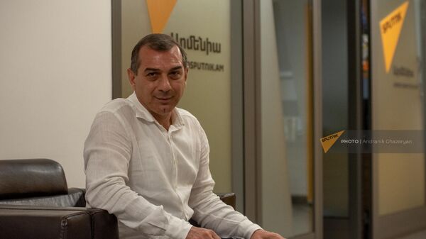 Председатель партии Единая Армения Ерванд Тарвердян в гостях радио Sputnik - Sputnik Армения