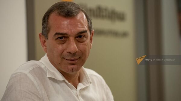 Председатель партии Единая Армения Ерванд Тарвердян в гостях радио Sputnik - Sputnik Армения