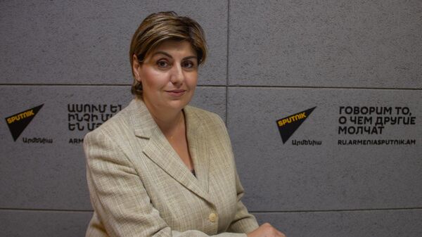 Кандидат в мэры Еревана от партии Сила Отечества Нелли Арутюнян в гостях радио Sputnik - Sputnik Армения