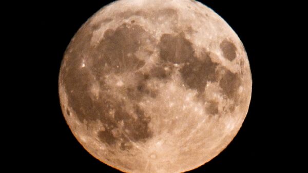 Вид на полную луну в селе Остров Московской области - Sputnik Армения