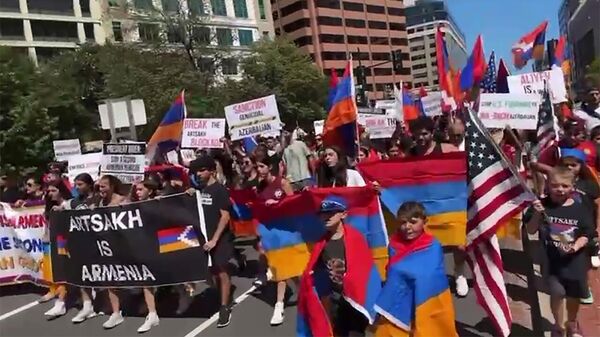 Армяне Вашингтона идут к Белому дому с маршем протеста - Sputnik Армения