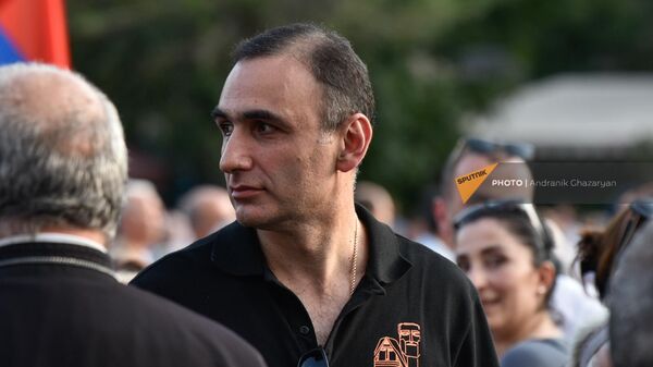 Аветик Чалабян во время народного митинга За Арцах и Армению (2 сентября 2023). Еревaн - Sputnik Армения