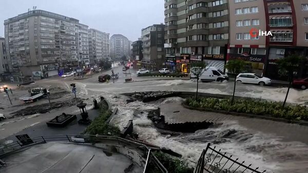 Сильные ливни вызвали наводнения в черноморском регионе Турции - Sputnik Армения