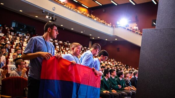 Армянские школьники приняли участие на 35-й Олимпиаде по информатике - Sputnik Армения